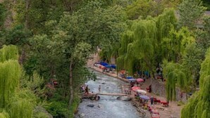 A river with a bridge, surrounded by lush greenery and mountains. - Hôtel Restaurant ASGAOUR (Asgaour)