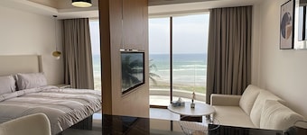 Lamar Seaside Studio with Sofa Bed