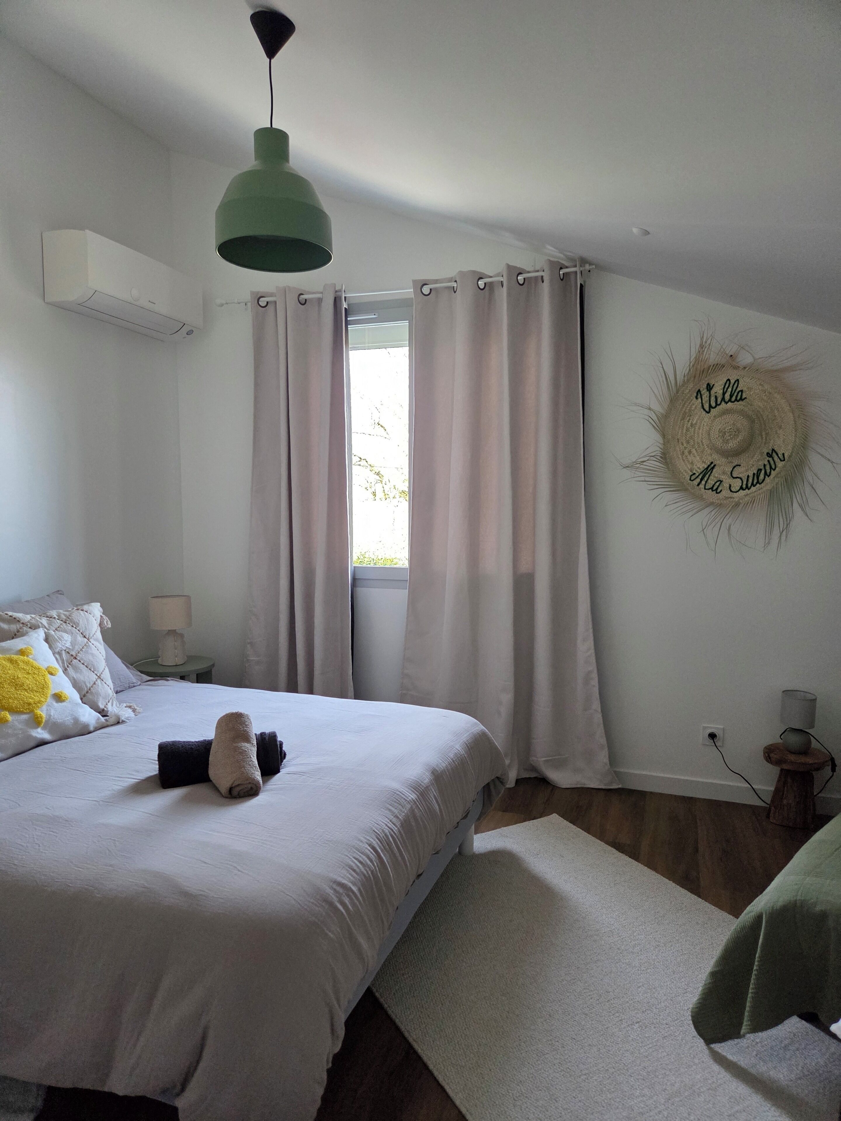 2 chambres, fer et planche à repasser, Wi-Fi, draps fournis