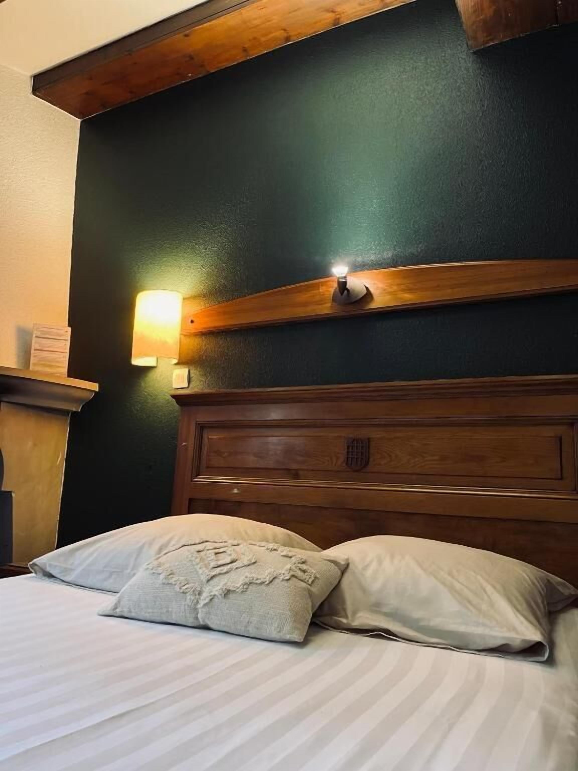 Doppelzimmer, Blick auf den Innenhof | Schreibtisch, kostenloses WLAN