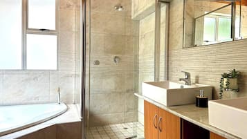 Maison, 6 chambres, fumeur, patio | Salle de bain