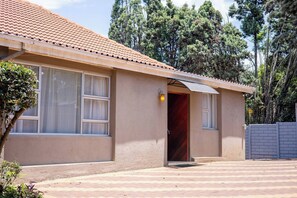 House, 6 Bedrooms, Smoking, Patio | Exterior - Luxurious Mansion Whole (Johannesburg)