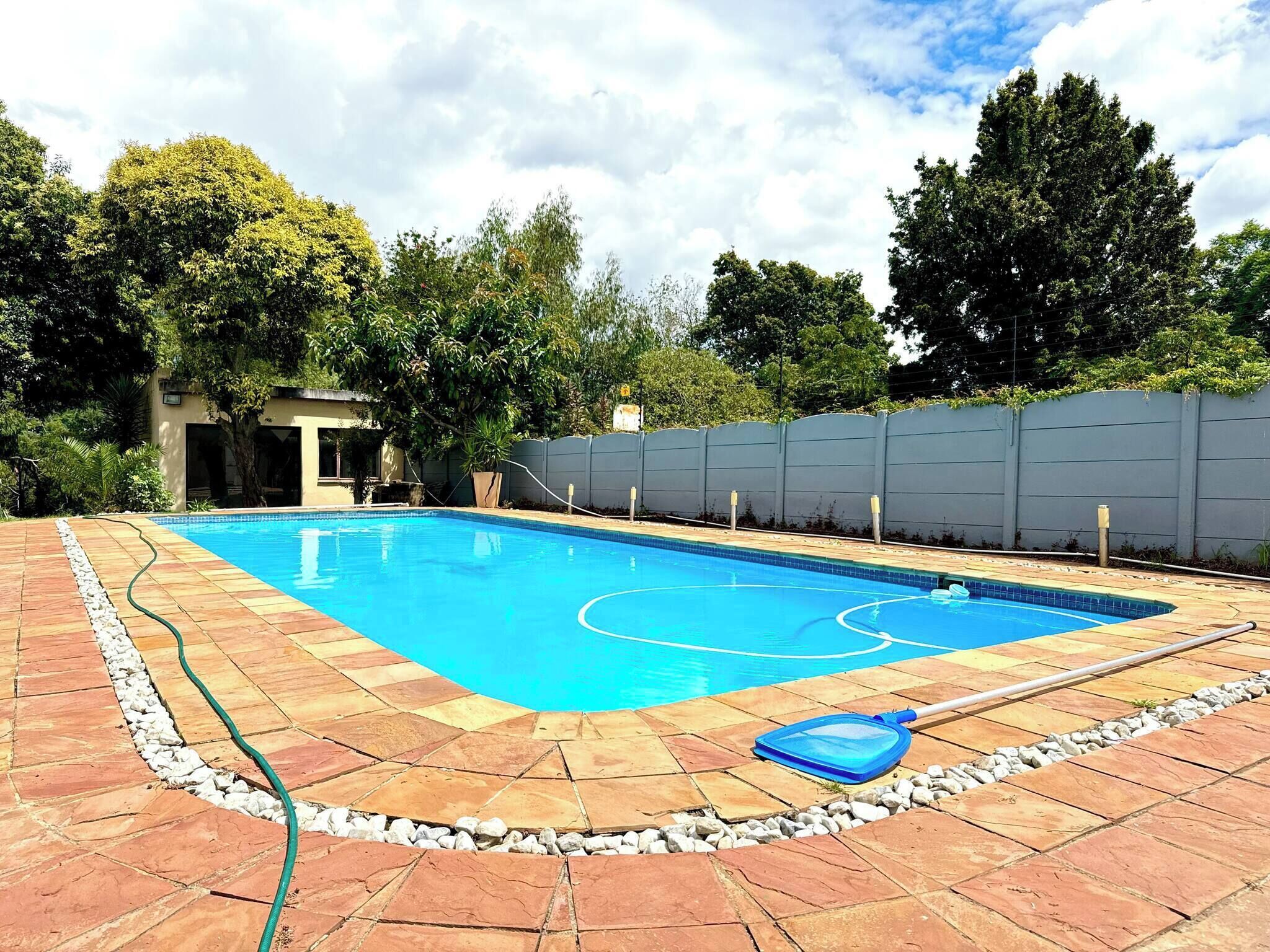 Hus - 6 soveværelser - ryger - terrasse | Pool | Udendørs pool