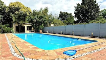 Hus - 6 soveværelser - ryger - terrasse | Pool | Udendørs pool
