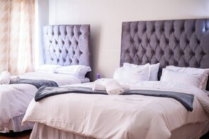 House, 6 Bedrooms, Smoking, Patio - Luxurious Mansion Whole (Johannesburg)