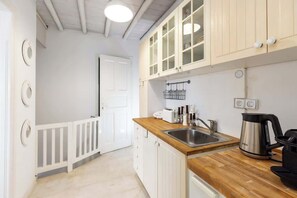 Fridge, microwave, oven, stovetop - Mykonos Psarou Place, Seaview with Private Jacuzzi (Psarou)
