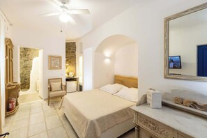 Iron/ironing board, travel cot, WiFi, bed sheets - Mykonos Psarou Place, Seaview with Private Jacuzzi (Psarou)
