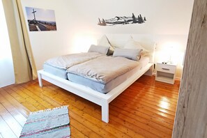 WiFi, bed sheets