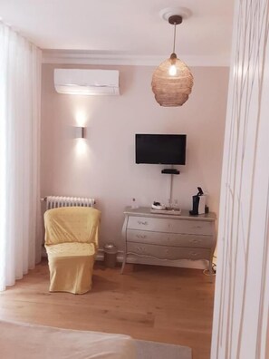 Deluxe Single Room | Interior
