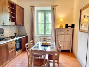 Apartment, 3 Schlafzimmer, Küche, Gartenblick | Speisen