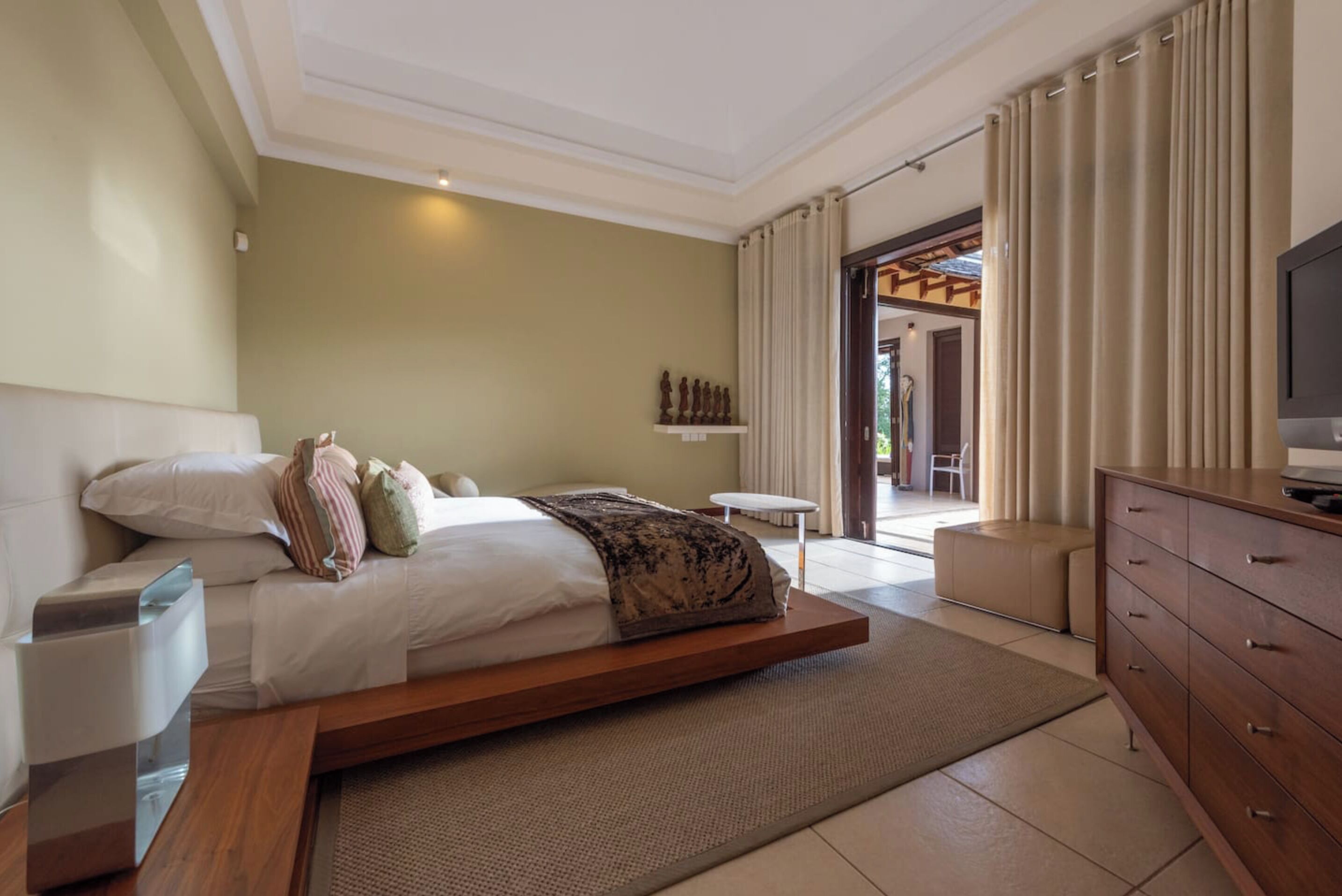 6 chambres, fer et planche à repasser, Wi-Fi, draps fournis