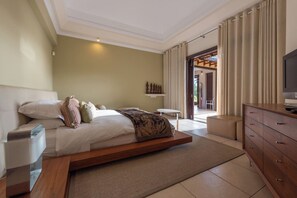 6 quartos, ferros/tábuas de passar roupa, Wi-Fi, roupa de cama