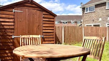 House, 3 Bedrooms, Smoking, Garden View | Outdoor dining
