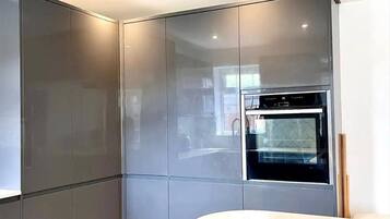 House, 3 Bedrooms, Smoking, Garden View | Private kitchen