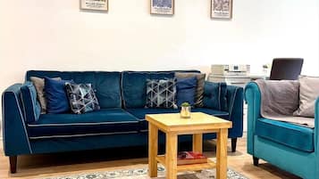 House, 3 Bedrooms, Smoking, Garden View | Living room