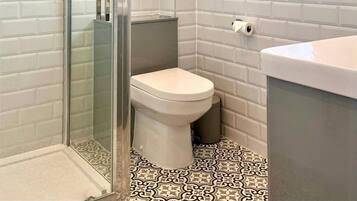 House, 3 Bedrooms, Smoking, Garden View | Bathroom