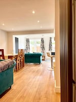 House, 3 Bedrooms, Smoking, Garden View | Living area | Books