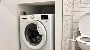 Hus - 3 sovrum - rökare - utsikt mot trädgården | Interiör