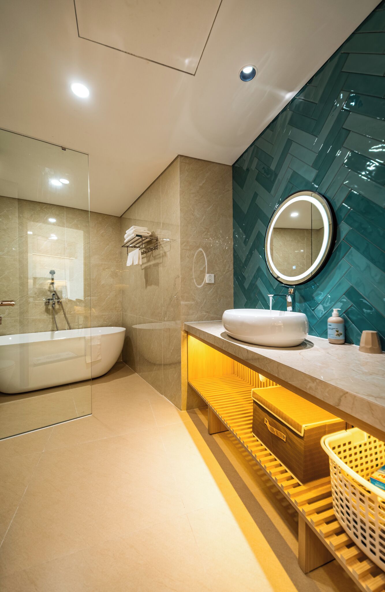 Dusche, Haartrockner, Bidet, Handtücher