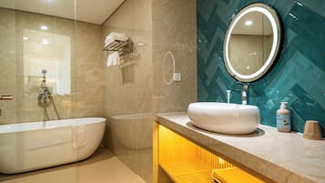 Dusche, Haartrockner, Bidet, Handtücher