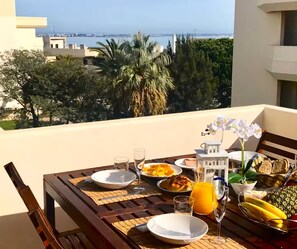 Outdoor dining - Vrbo Property (Lagos)