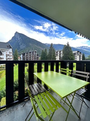 Outdoor dining - Entire Apartment: Studio in Samoëns, France (Samoëns)