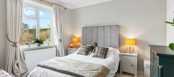Charming tranquil country cottage close to vineyards, Cowdray and Goodwood