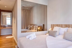 Departamento de lujo, 2 habitaciones, vista a la ciudad | Caja de seguridad en la habitación y insonorización 