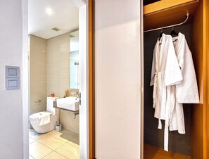 Luxury Apartment, 2 Bedrooms, City View | Bathroom - KLCC Luxury Suites Petronas View & Pool (Kuala Lumpur)