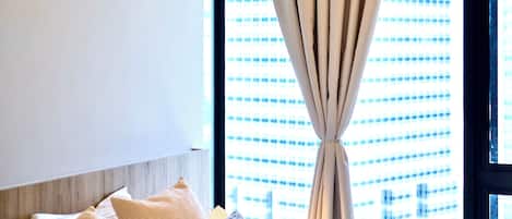 Appartement luxueux, 2 chambres, vue sur la ville | Coffre-fort, systĂšme dâinsonorisation, fer et planche Ă repasser