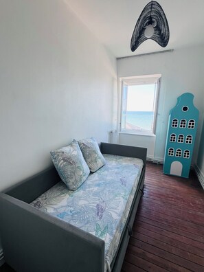 6 chambres, fer et planche à repasser, Wi-Fi, draps fournis