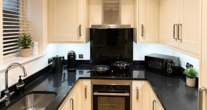 Modern Cottage Sleeps 4 With Patio