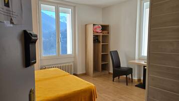 32 bedrooms, WiFi, bed sheets, wheelchair access