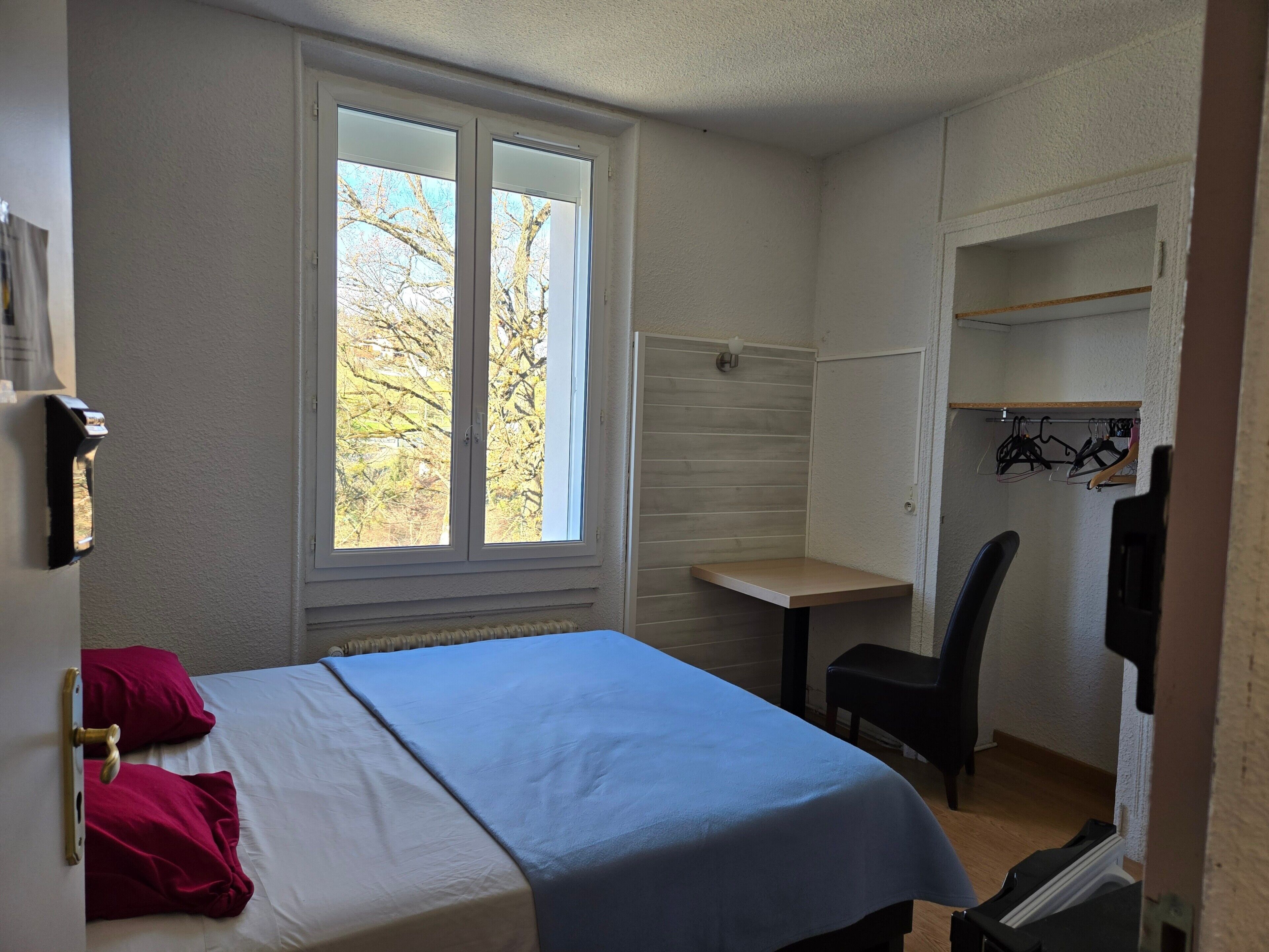 32 bedrooms, WiFi, bed sheets, wheelchair access