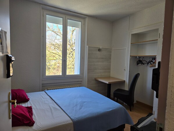 32 bedrooms, WiFi, bed sheets, wheelchair access