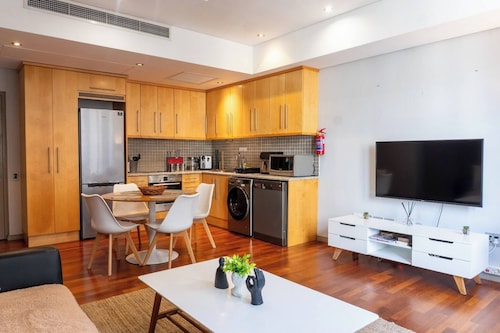 Luxurious City Center Apartment Plus Heated Pool