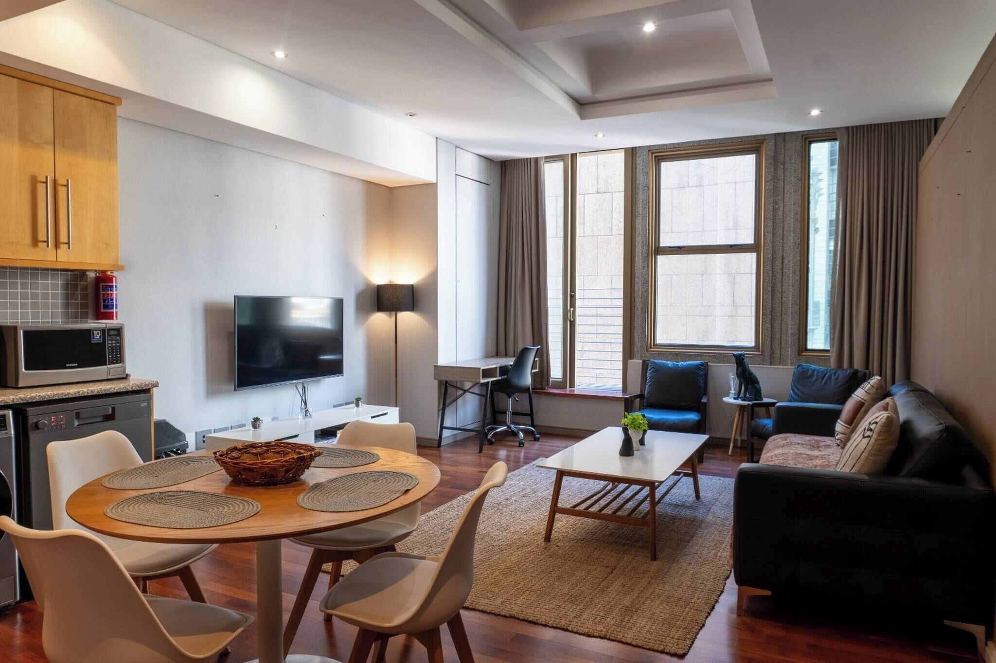 Apartment, 1 Bedroom, City View | Living room