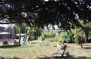 Children’s area - Gite "La Glycine" for 2 with Heated Pool from Mid-May to September (Veuzain-sur-Loire)