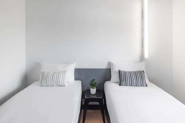 WiFi (free), bed sheets