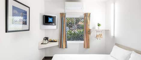 Double Room | Free WiFi, bed sheets