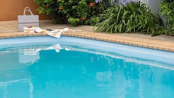 Piscina externa sazonal