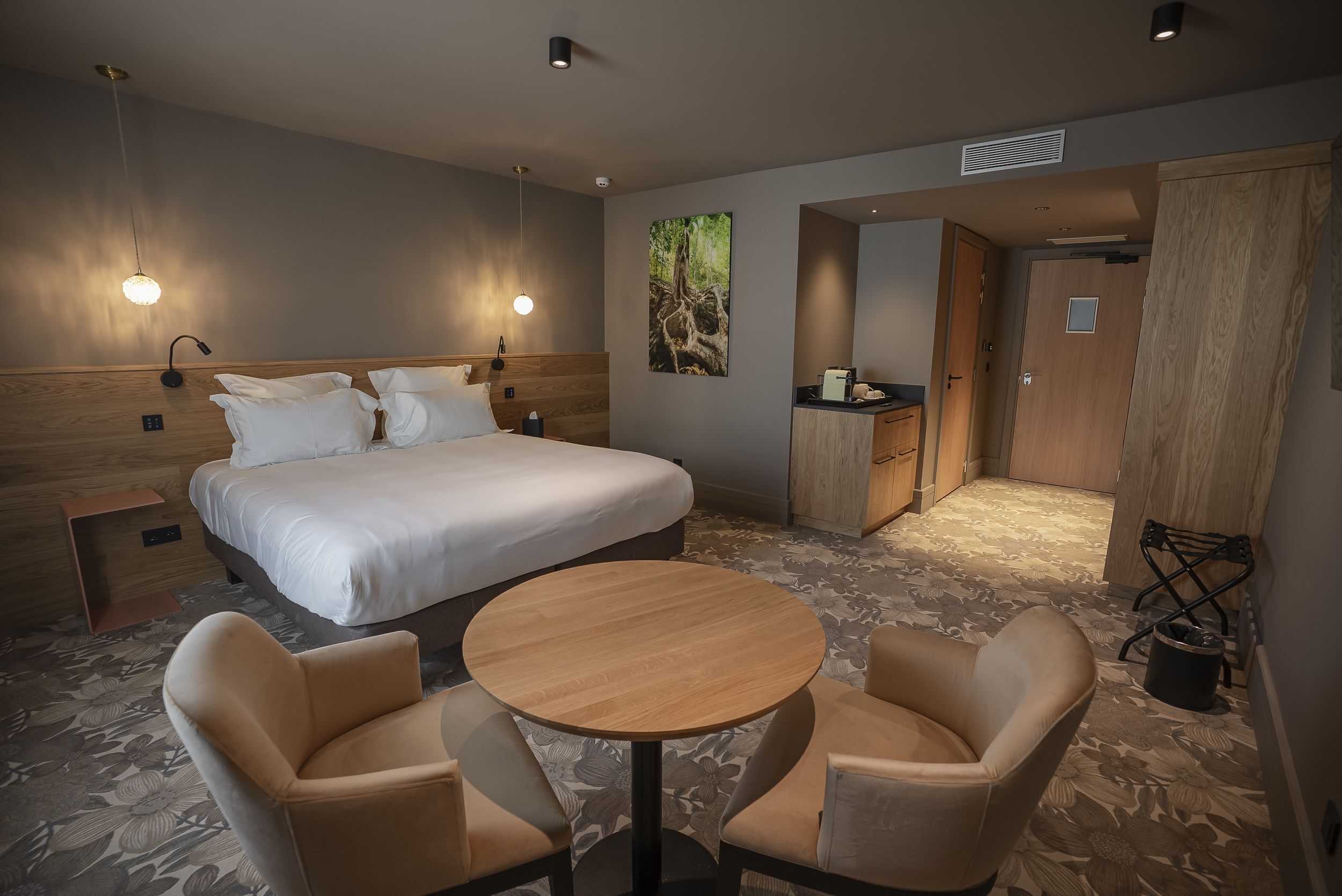 Quarto casal clássico | Cofres nos quartos, ferros/tábuas de passar roupa, Wi-Fi de cortesia