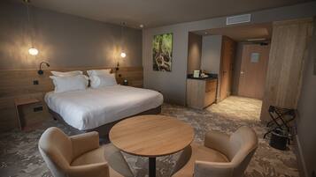 Classic Double Room | In-room safe, iron/ironing board (on request), WiFi (free)