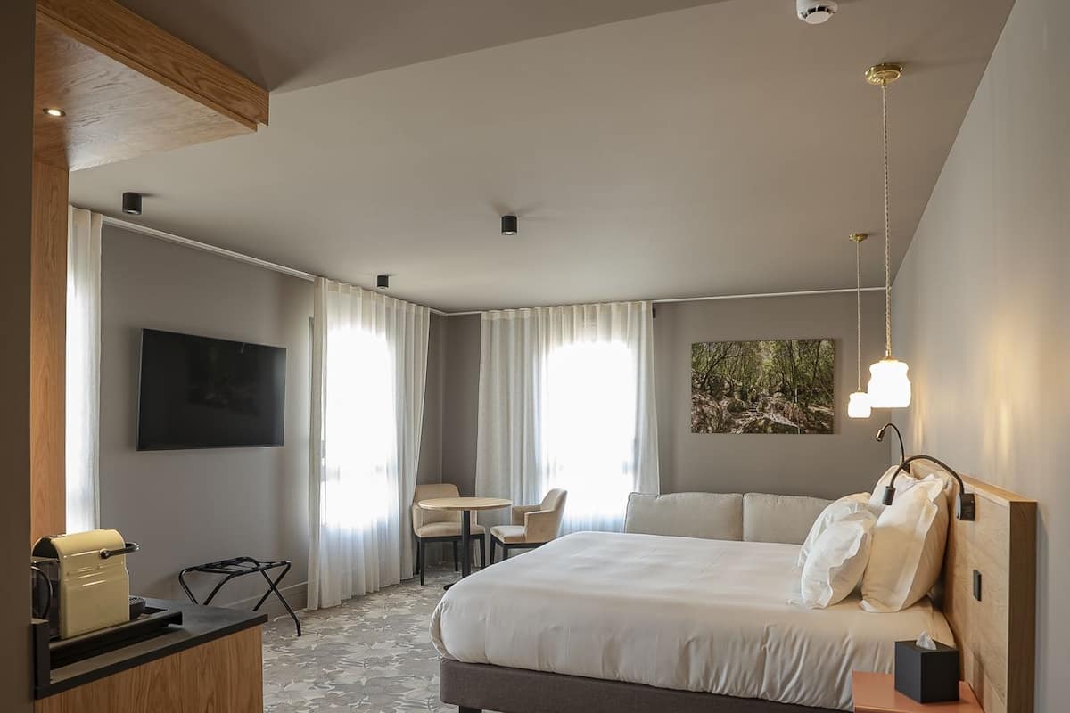 Superior Triple Room | In-room safe, iron/ironing board (on request), WiFi (free)