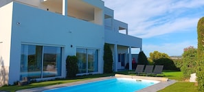 A modern two-story house with a swimming pool, large glass windows, and a well-maintained lawn. - 130m3 loft with view of Thau Lagoon and sea (Poussan)