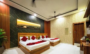 Family Room | Free WiFi, bed sheets - Banke Bihari Dham (Vrindavan)