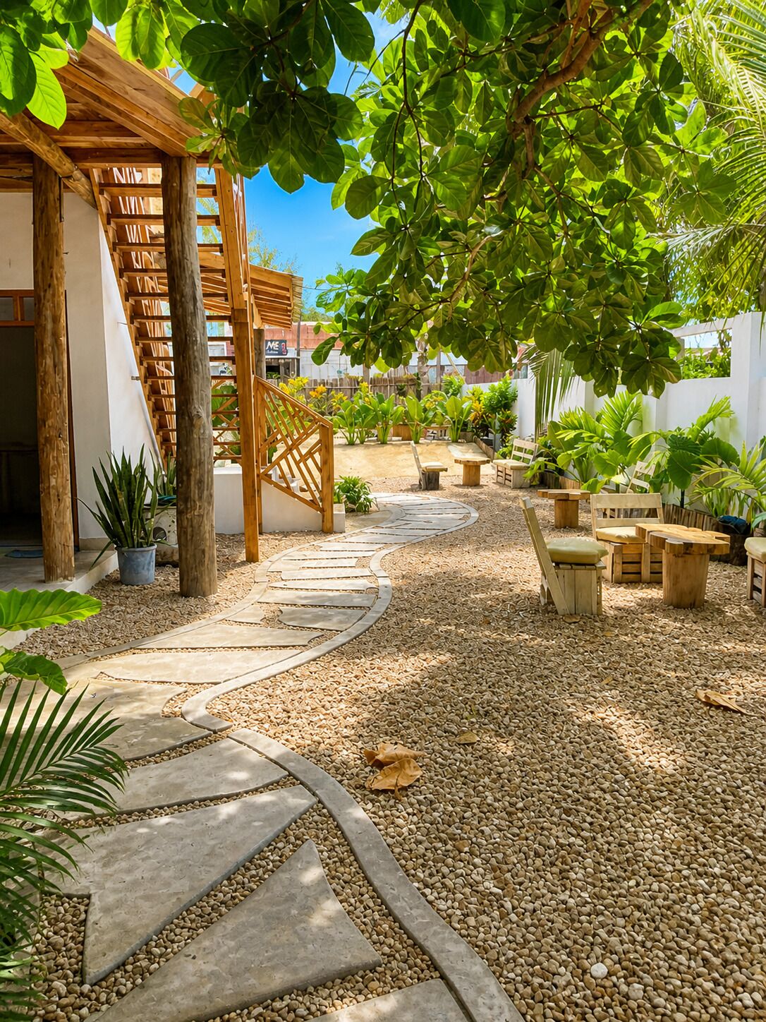Chambre Double Deluxe, balcon, vue jardin | Enceinte de l’hébergement