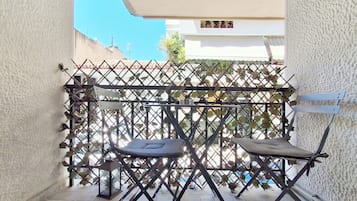 Apartment | Outdoor dining