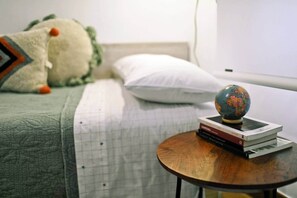 2 bedrooms, iron/ironing board, WiFi, bed sheets - COSY APARTMENT closed to RIVERSIDE & Parking (Bilbao)