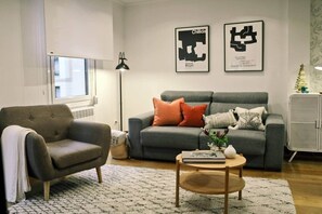 TV - COSY APARTMENT closed to RIVERSIDE & Parking (Bilbao)